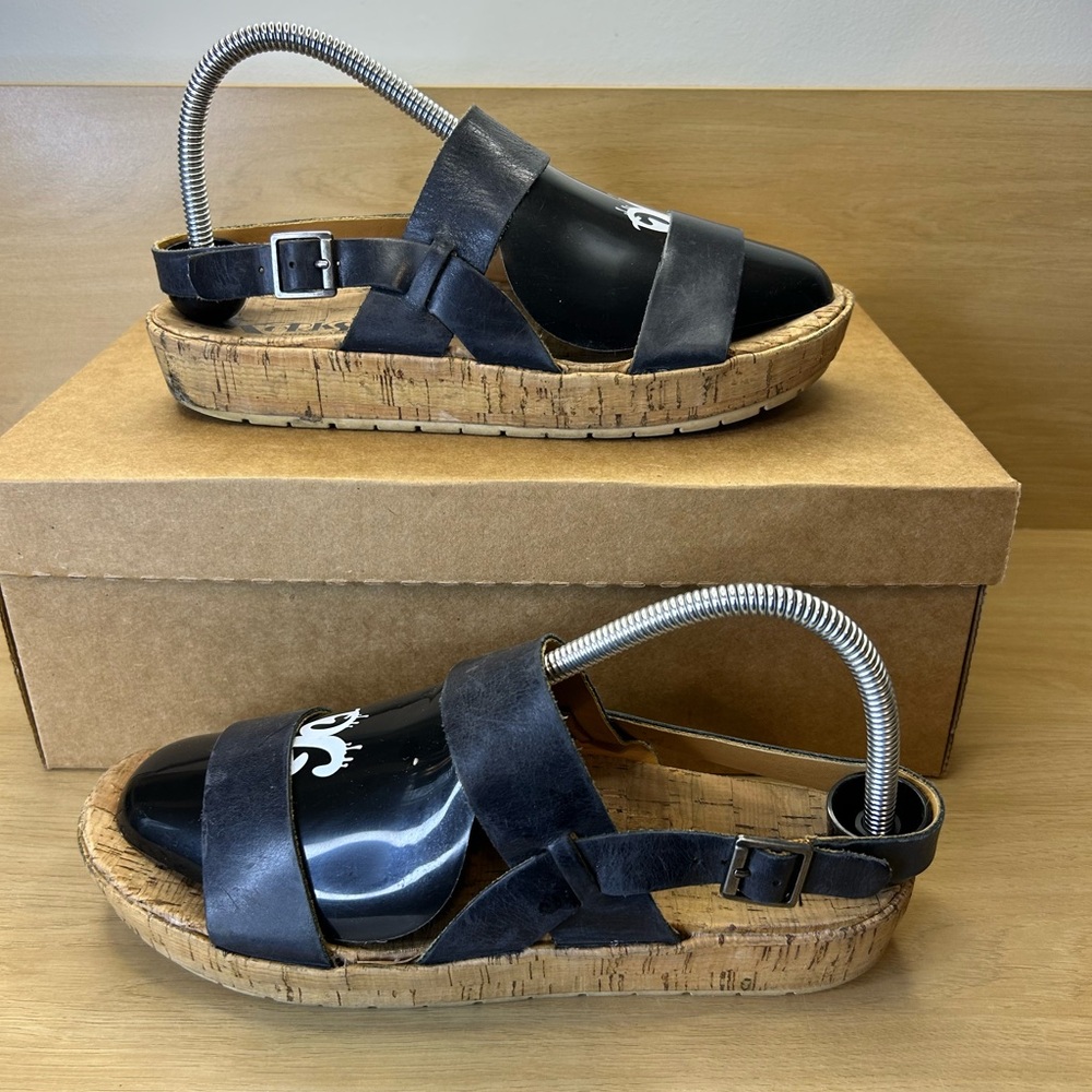 Korks  Black Leather Cork Footbed Sandals sz 9M w/ 1 1/4" Heel (S1389)